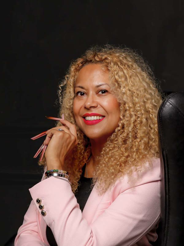 Karina Frías, formadora del Máster Formador de uñas en Móstoles